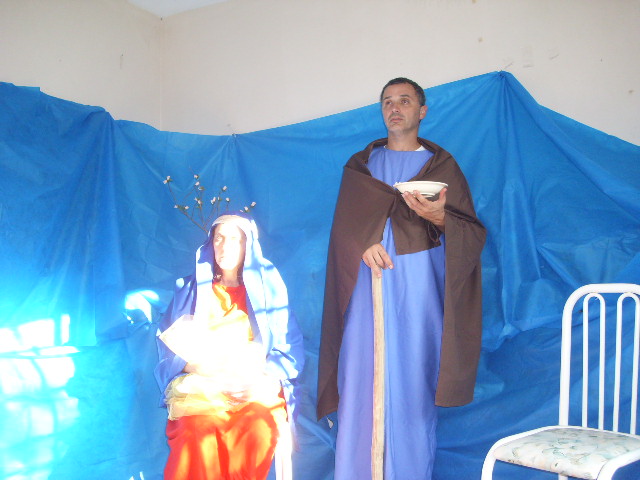 Representação do nascimento de Jesus no Natal do Lapidar
