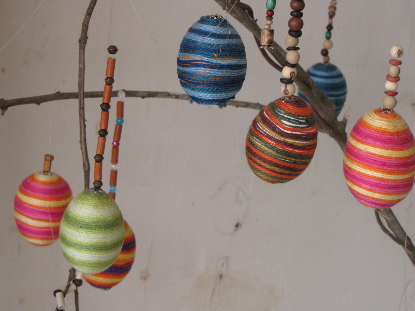 Ovos coloridos feitos à mão para a celebração da Páscoa