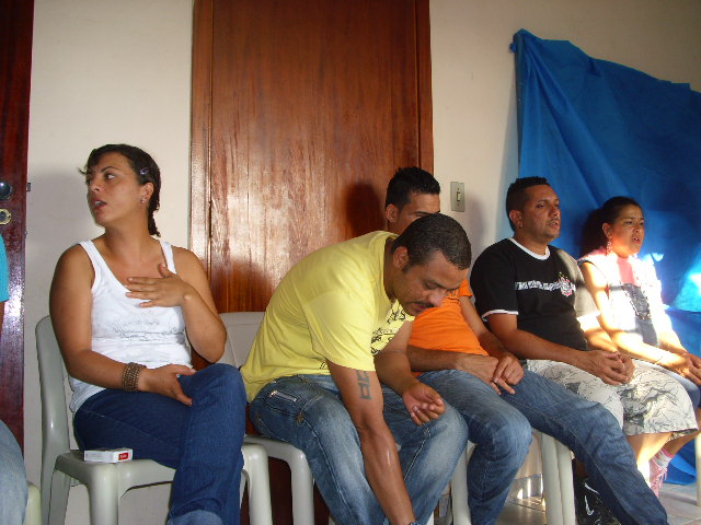 Participantes reunidos durante a celebração de Natal